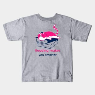 reading makes you smarter- cute lazy cat Kids T-Shirt